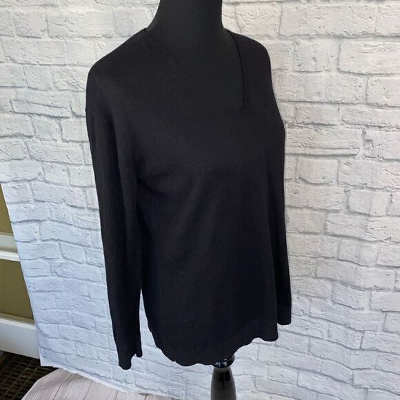 H&M women S classic vneck longsleeve black sweater - Picture 4 of 9
